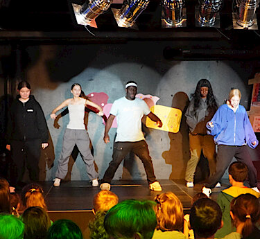 Kinderfreundliche Kommune Siegelverleihung Veranstaltung 8. Mai 2024 Foto Tanzgruppe Mittelschule
